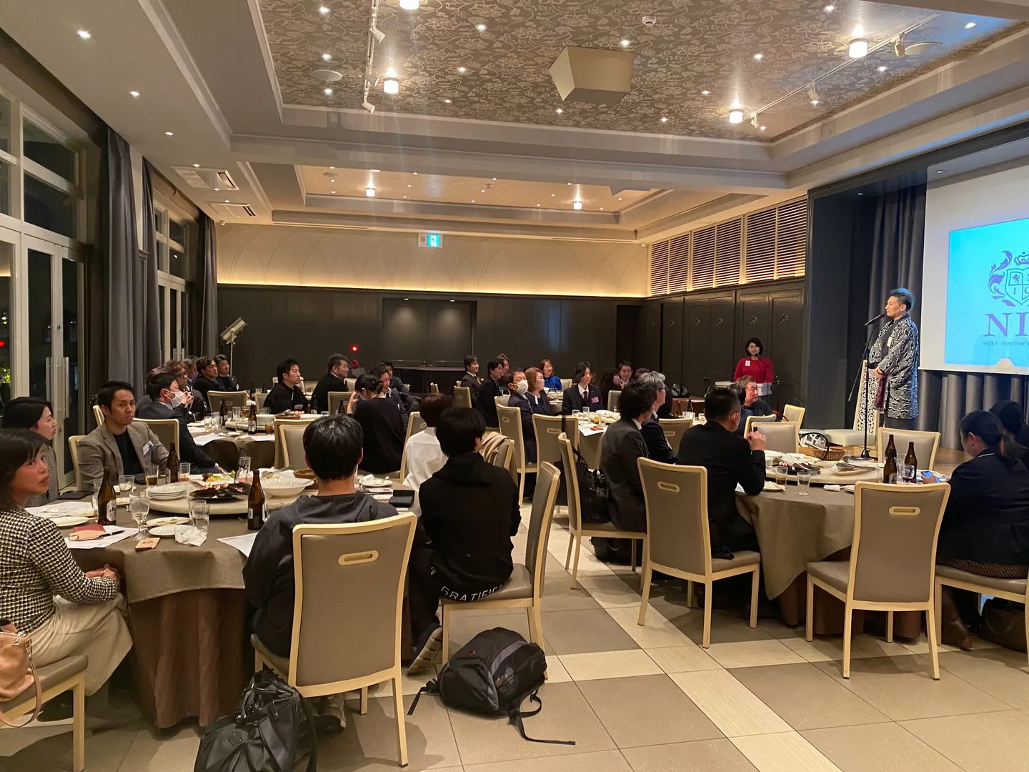 参加者が集まるNIC大阪の会場。